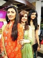 Maheen Rizvi with co actresses