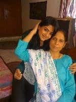 soniya Hussain with mother